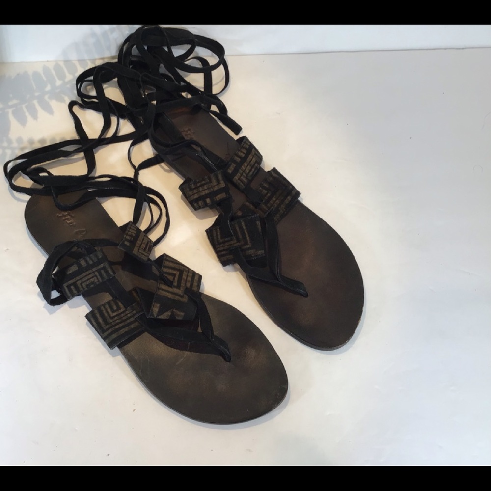 FREE PEOPLE STRAPPY LEATHER GLADIATOR SANDALS SZ 9
